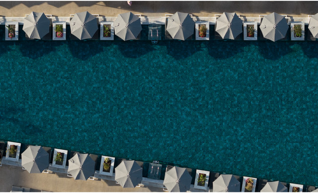 &Sigma;&upsilon;&nu;&epsilon;&chi;ί&zeta;&omicron;&nu;&tau;&alpha;&iota; &omicron;&iota; &pi;&rho;&omicron;&sigma;&phi;&omicron;&rho;έ&sigmaf; &tau;&eta;&sigmaf; Louis Hotels &gamma;&iota;&alpha; &alpha;&upsilon;&tau;ό &tau;&omicron; &kappa;&alpha;&lambda;&omicron;&kappa;&alpha;ί&rho;&iota;