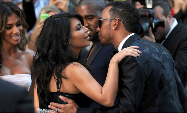 Lewis Hamilton: H &sigma;&pi;ά&nu;&iota;&alpha; &tau;&rho;&upsilon;&phi;&epsilon;&rho;ή &alpha;&nu;&alpha;&phi;&omicron;&rho;ά &sigma;&tau;&eta;&nu; Kim Kardashian