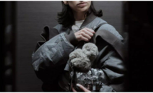 &Tau;&alpha; Mirumi &epsilon;ί&nu;&alpha;&iota; &tau;&omicron; &nu;έ&omicron; fashion obsession &ndash; &Tau;&omicron; &alpha;&xi;&epsilon;&sigma;&omicron;&upsilon;ά&rho; &pi;&omicron;&upsilon; &pi;&alpha;ί&rho;&nu;&epsilon;&iota; &tau;&eta; &theta;έ&sigma;&eta; &tau;&omega;&nu; Labubu