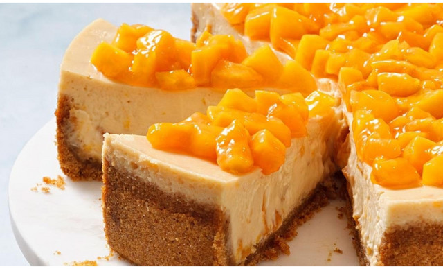 &Tau;&omicron; &alpha;&pi;ό&lambda;&upsilon;&tau;&omicron; &kappa;&alpha;&lambda;&omicron;&kappa;&alpha;&iota;&rho;&iota;&nu;ό cheesecake &mu;&epsilon; &rho;&omicron;&delta;ά&kappa;&iota;&nu;&alpha;
