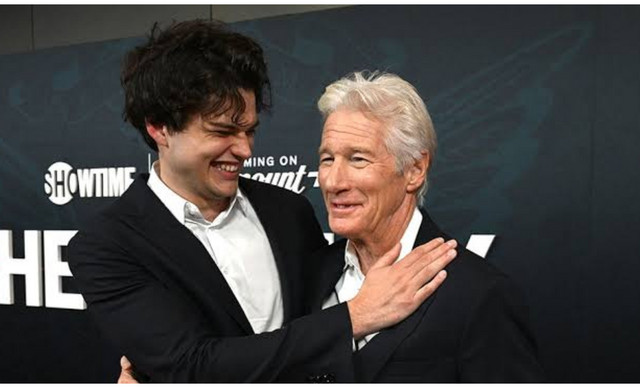 &Omicron; &gamma;&iota;&omicron;&sigmaf;&nbsp;&tau;&omicron;&upsilon; Richard Gere&nbsp;&sigma;&upsilon;&mu;&pi;&rho;&omega;&tau;&alpha;&gamma;&omega;&nu;&iota;&sigma;&tau;&epsilon;ί &mu;&epsilon; &tau;&eta;&nu;&nbsp;&kappa;ό&rho;&eta; &tau;&eta;&sigmaf; Crawford 3 &delta;&epsilon;&kappa;&alpha;&epsilon;&tau;ί&epsilon;&sigmaf; &mu;&epsilon;&tau;ά &tau;&omicron;&nu; &chi;&omega;&rho;&iota;&sigma;&mu;ό &tau;&omega;&nu; &gamma;&omicron;&nu;&iota;ώ&nu; &tau;&omicron;&upsilon;&sigmaf;