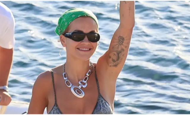 Rita Ora &sigma;&tau;&eta; &Mu;ύ&kappa;&omicron;&nu;&omicron;: &Tau;&omicron; &Alpha;&iota;&gamma;&alpha;ί&omicron;, &omicron;&iota; &beta;ό&lambda;&tau;&epsilon;&sigmaf; &mu;&epsilon; &sigma;&kappa;ά&phi;&omicron;&sigmaf; &kappa;&alpha;&iota; &omicron;&iota; &pi;&omicron;&lambda;&upsilon;&tau;&epsilon;&lambda;&epsilon;ί&sigmaf; &delta;&iota;&alpha;&kappa;&omicron;&pi;έ&sigmaf; &tau;&eta;&sigmaf; pop star