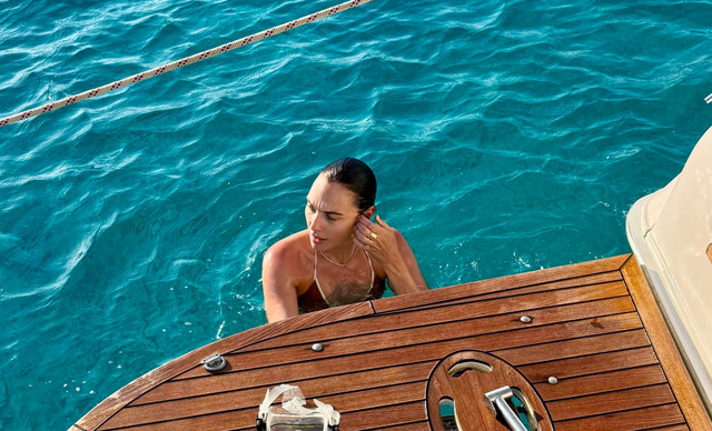 &Eta; Gal Gadot &alpha;&pi;&omicron;&lambda;&alpha;&mu;&beta;ά&nu;&epsilon;&iota; &tau;&iota;&sigmaf; &delta;&iota;&alpha;&kappa;&omicron;&pi;έ&sigmaf; &tau;&eta;&sigmaf; &sigma;&tau;&eta;&nu; &Kappa;ύ&pi;&rho;&omicron;