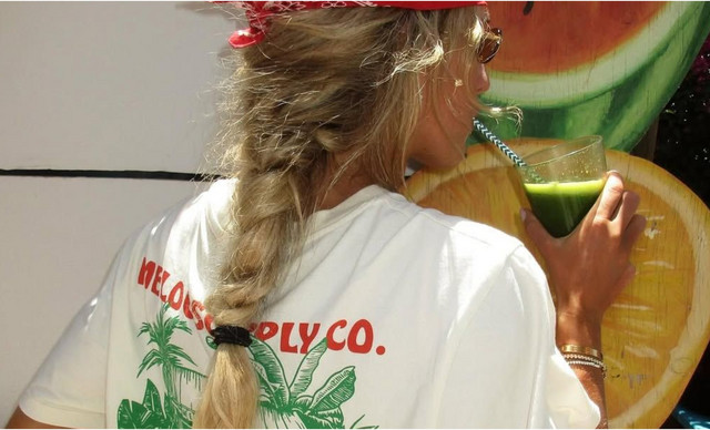 &Tau;&alpha; T-shirts &pi;&omicron;&upsilon; &lambda;&alpha;&tau;&rho;έ&psi;&alpha;&mu;&epsilon; &kappa;&alpha;&iota; &theta;&alpha; &sigma;&upsilon;&nu;&epsilon;&chi;ί&sigma;&omicron;&upsilon;&mu;&epsilon; &nu;&alpha; &phi;&omicron;&rho;ά&mu;&epsilon; &kappa;&alpha;&iota; &mu;&epsilon;&tau;ά &tau;&omicron; &kappa;&alpha;&lambda;&omicron;&kappa;&alpha;ί&rho;&iota;