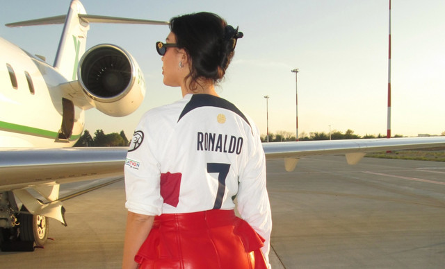 Georgina Rodr&iacute;guez: &Omicron; έ&rho;&omega;&tau;&alpha;&sigmaf; &mu;&epsilon; &tau;&omicron;&nu; Ronaldo, &eta; &omicron;&iota;&kappa;&omicron;&gamma;έ&nu;&epsilon;&iota;&alpha;, &eta; &alpha;&pi;ώ&lambda;&epsilon;&iota;&alpha; &kappa;&alpha;&iota; &eta; &zeta;&omega;ή &pi;&omicron;&upsilon; &delta;&eta;&mu;&iota;&omicron;ύ&rho;&gamma;&eta;&sigma;&epsilon; &mu;&epsilon; &tau;&omicron;&upsilon;&sigmaf; &delta;&iota;&kappa;&omicron;ύ&sigmaf; &tau;&eta;&sigmaf; ό&rho;&omicron;&upsilon;&sigmaf;