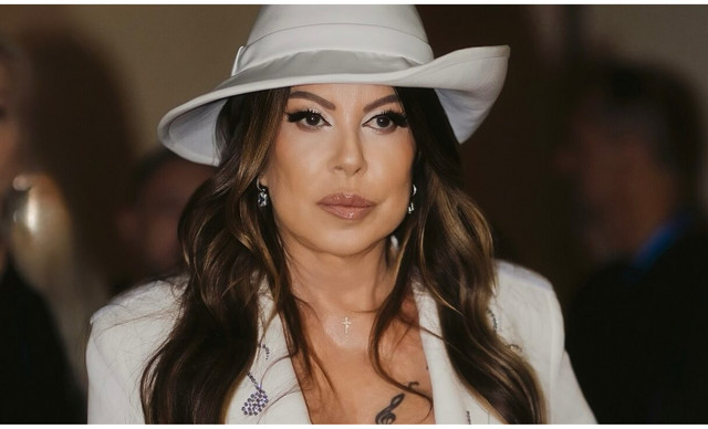 Άντζελα Δημητρίου: Έσβησε 72 κεράκια με θέα την Ακρόπολη –