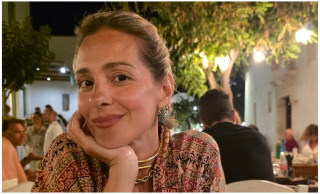 &Nu;&alpha;&tau;ά&sigma;&sigma;&alpha; &Mu;&pi;&omicron;&phi;ί&lambda;&iota;&omicron;&upsilon;: &Sigma;&tau;&eta; &Phi;&omicron;&lambda;έ&gamma;&alpha;&nu;&delta;&rho;&omicron; &mu;&epsilon; &tau;&omicron;&nu; &sigma;ύ&zeta;&upsilon;&gamma;ό &tau;&eta;&sigmaf; &ndash; &Omicron;&iota; &rho;&omicron;&mu;&alpha;&nu;&tau;&iota;&kappa;έ&sigmaf; &sigma;&tau;&iota;&gamma;&mu;έ&sigmaf; &tau;&omicron;&upsilon;&sigmaf; &sigma;&tau;&omicron; &nu;&eta;&sigma;ί