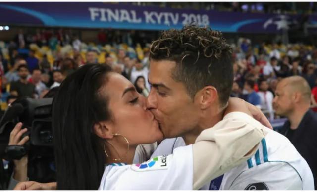 Cristiano Ronaldo Georgina Rodr&iacute;guez: &Tau;&omicron; &zeta;&epsilon;&upsilon;&gamma;ά&rho;&iota; &pi;&omicron;&upsilon; ό&lambda;&omicron;&iota; &pi;&epsilon;&amp