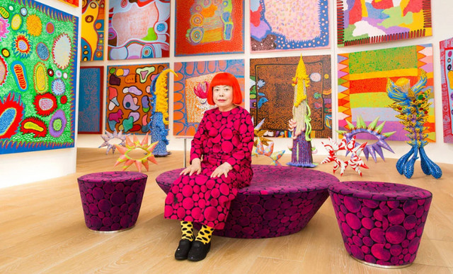 Yayoi Kusama: Έ&phi;&upsilon;&gamma;&epsilon; &alpha;&pi;ό &tau;&eta; &zeta;&omega;ή &sigma;&tau;&alpha; 97 &tau;&eta;&sigmaf; &eta; &laquo;&beta;&alpha;&sigma;ί&lambda;&iota;&sigma;&sigma;&alpha; &tau;&omega;&nu; &pi;&omicron;&upsilon;ά&raquo; &pi;&omicron;&upsilon; &mu;&epsilon;&tau;έ&tau;&rho;&epsilon;&psi;&epsilon; &tau;&omicron;&nu; &epsilon;&sigma;&omega;&tau;&epsilon;&rho;&iota;&kappa;ό &tau;&eta;&sigmaf; &kappa;ό&sigma;&mu;&omicron; &sigma;&epsilon; &tau;έ&chi;&nu;&eta;