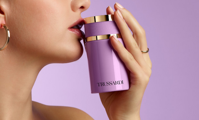 &Tau;&omicron; Trussardi Elegantly Cool &epsilon;ί&nu;&alpha;&iota; έ&nu;&alpha; &nu;έ&omicron; Eau de Parfum Lumineuse