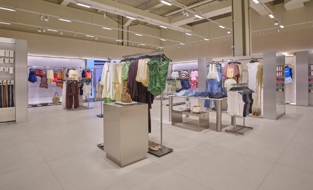 &Tau;&omicron; Pull Bear &epsilon;&pi;&alpha;&nu;&alpha;&lambda;&epsilon;&iota;&tau;&omicron;&upsilon;&rho;&gamma;&epsilon;ί &tau;&omicron; &kappa;&alpha;&tau;&am