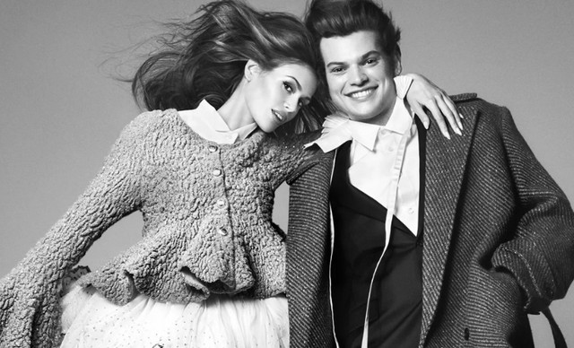 Kaia Gerber &kappa;&alpha;&iota; Homer Gere: &Alpha;&nu;&alpha;&delta;&eta;&mu;&iota;&omicron;&upsilon;&rho;&gamma;&omicron;ύ&nu; 34 &chi;&rho;ό&nu;&iota;&alpha; &mu;&epsilon;&tau;ά, &tau;&omicron; &epsilon;&mu;&beta;&lambda;&eta;&mu;&alpha;&tau;&iota;&kappa;ό &epsilon;&xi;ώ&phi;&upsilon;&lambda;&lambda;&omicron; &tau;&omega;&nu; &gamma;&omicron;&nu;&iota;ώ&nu; &tau;&omicron;&upsilon;&sigmaf; &gamma;&iota;&alpha; &tau;&eta; Vogue