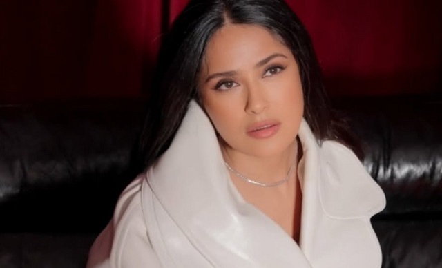 Salma Hayek: &Omicron;&iota; &pi;&rho;ώ&tau;&epsilon;&sigmaf; &tau;&rho;&upsilon;&phi;&epsilon;&rho;έ&sigmaf; &epsilon;&iota;&kappa;ό&nu;&epsilon;&sigmaf; &mu;&epsilon; &tau;&omicron;&nu; &epsilon;&gamma;&gamma;&omicron;&nu;ό &tau;&eta;&sigmaf; &kappa;&alpha;&iota; &tau;&omicron; &chi;&alpha;ϊ&delta;&epsilon;&upsilon;&tau;&iota;&kappa;ό &pi;&omicron;&upsilon; &tau;&omicron;&upsilon; έ&delta;&omega;&sigma;&epsilon;