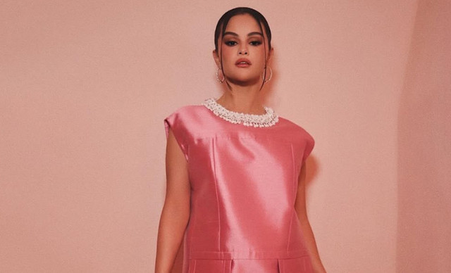 Selena Gomez: &Sigma;&tau;&omicron; &epsilon;&pi;ί&kappa;&epsilon;&nu;&tau;&rho;&omicron; &alpha;&gamma;&omega;&gamma;ή&sigmaf; &gamma;&iota;&alpha; &tau;&eta; &laquo;Wondermind&raquo;, o&iota; &epsilon;&pi;&epsilon;&nu;&delta;&upsilon;&tau;έ&sigmaf; &mu;&iota;&lambda;&omicron;ύ&nu; &gamma;&iota;&alpha; &alpha;&pi;ά&tau;&eta;