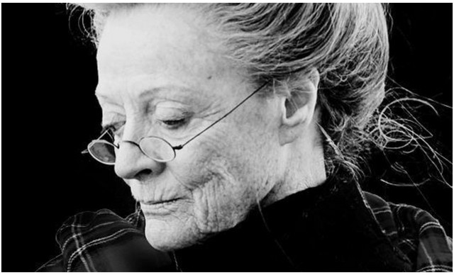 Maggie Smith: &Eta; &pi;&epsilon;&rho;&iota;&omicron;&upsilon;&sigma;ί&alpha; &tau;&omega;&nu; 21 &epsilon;&kappa;&alpha;&tau;. &delta;&omicron;&lambda;&alpha;&rho;ί&omega;&nu; &pi;&omicron;&upsilon; ά&phi;&eta;&sigma;&epsilon; &sigma;&tau;&omicron;&upsilon;&sigmaf; &delta;ύ&omicron; &gamma;&iota;&omicron;&upsilon;&sigmaf; &tau;&eta;&sigmaf;
