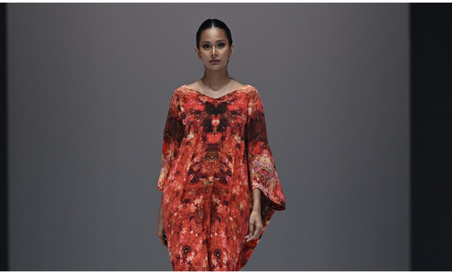 &Sigma;&tau;&eta;&nu; &pi;&alpha;&sigma;&alpha;&rho;έ&lambda;&alpha; &tau;&omicron;&upsilon; Indonesia Fashion Week &sigma;&tau;&eta;&nu; &Tau;&zeta;&alpha;&kappa;ά&rho;&tau;&alpha; &pi;&rho;&omega;&tau;&alpha;&gamma;&omega;&nu;ί&sigma;&tau;&eta;&sigma;&alpha;&nu; &omicron;&iota; &kappa;&upsilon;&pi;&rho;&iota;&alpha;&kappa;έ&sigmaf; &iota;&sigma;&tau;&omicron;&rho;ί&epsilon;&sigmaf; &alpha;&pi;ό &mu;&epsilon;&tau;ά&xi;&iota;
