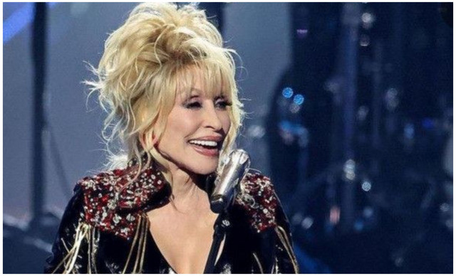 Dolly Parton: &Eta; &tau;&epsilon;&lambda;&epsilon;&upsilon;&tau;&alpha;ί&alpha; &mu;ά&chi;&eta; &tau;&eta;&sigmaf; &laquo;&Beta;&alpha;&sigma;ί&lambda;&iota;&sigma;&sigma;&alpha;&sigmaf; &tau;&eta;&sigmaf; Country&raquo; &kappa;&alpha;&iota; &eta; &alpha;&iota;&tau;ί&alpha; &theta;&alpha;&nu;ά&tau;&omicron;&upsilon; &tau;&eta;&sigmaf;