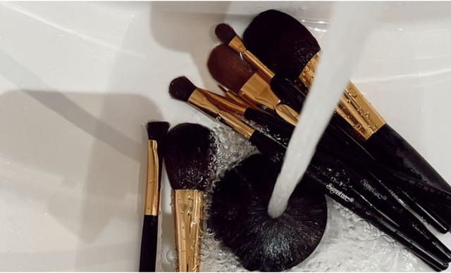 Tα πινέλα μακιγιάζ θέλουν τη δική τους beauty routine
