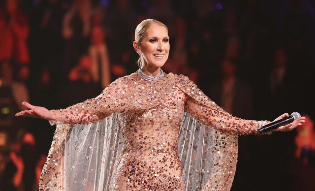 Celine Dion: &Sigma;&upsilon;&gamma;&kappa;&iota;&nu;&epsilon;ί &eta; &sigma;&tau;&iota;&gamma;&mu;ή &pi;&omicron;&upsilon; &tau;&rho;&alpha;&gamma;&omicron;&upsilon;&delta;ά&epsilon;&iota; &kappa;&alpha;&iota; &chi;&omicron;&rho;&epsilon;ύ&epsilon;&iota; &gamma;&iota;&alpha; &tau;&omicron;&upsilon;&sigmaf; &theta;&alpha;&upsilon;&mu;&alpha;&sigma;&tau;έ&sigmaf; &tau;&eta;&sigmaf; έ&xi;&omega; &alpha;&pi;ό &xi;&epsilon;&nu;&omicron;&delta;&omicron;&chi;&epsilon;ί&omicron; &sigma;&tau;&omicron; &Pi;&alpha;&rho;ί&sigma;&iota;