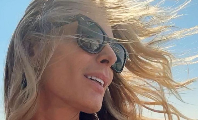 Η Κατερίνα Λάσπα και η 6χρονη κόρη της με matchy-matchy ολόσωμο μαγιό Η Κατερίνα Λάσπα και η 6χρονη κόρη της με matchy-matchy ολόσωμο μαγιό