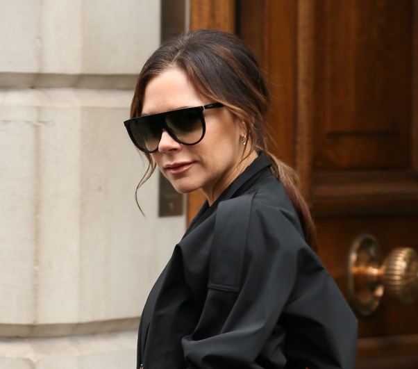 Victoria Beckham: Αποκάλυψε το μυστικό της για ξεκούραστο και λαμπερό βλέμμα