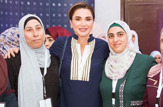 Η βασίλισσα Ράνια της Ιορδανίας εμφανίστηκε φορώντας δημιουργία Έλληνα σχεδιαστή