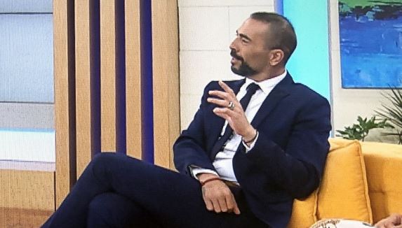 Βαλάντης: “Για να αντιμετωπίσω το bullying έψαχνα να βρω τα αδύνατα σημεία των άλλων. Έκανα κι εγώ bullying, έλεγα την άλλη κοκαλιάρα”