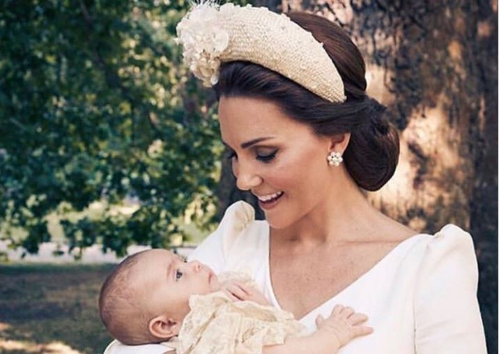 Τα Marks & Spencer σκουλαρίκια μας θυμίζουν εκείνα που φόρεσε η Κάθριν Μίντλετον στη βάπτιση του πρίγκιπα Λούις