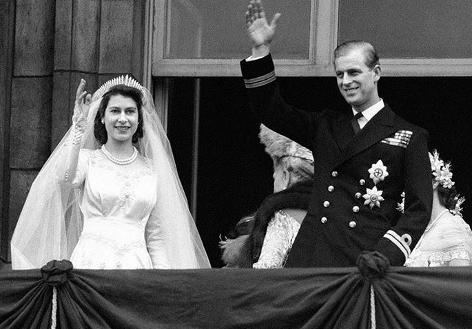 O πρίγκιπας Γουίλιαμ και η Κάθριν Μίντλετον εύχονται «ευτυχισμένη 72ή επέτειο» στη βασίλισσα Ελισάβετ και στον πρίγκιπα Φίλιππο