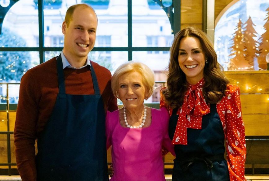 Πρίγκιπας Γουίλιαμ - Κάθριν Μίντλετον: Φόρεσαν τις ποδιές τους σε χριστουγεννιάτικο show μαγειρικής