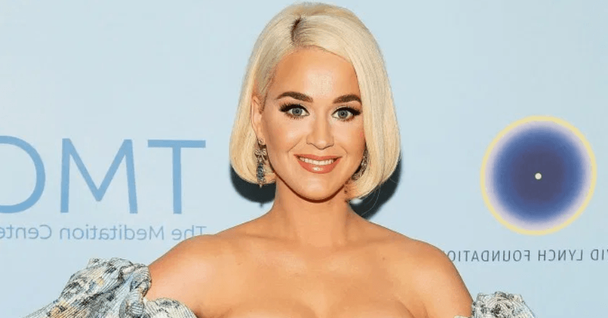 Katy Perry: Δημοσίευσε τις πρώτες φωτογραφίες με φουσκωμένη κοιλίτσα