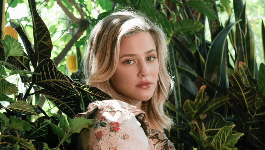 Η Lili Reinhart ανακοίνωσε δημόσια για πρώτη φορά πως είναι αμφιφυλόφιλη