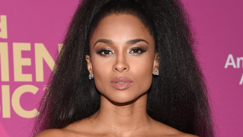 #BeautyInspo: H Ciara ποζάρει λίγο πριν γεννήσει με ηλιοκαμμένο look