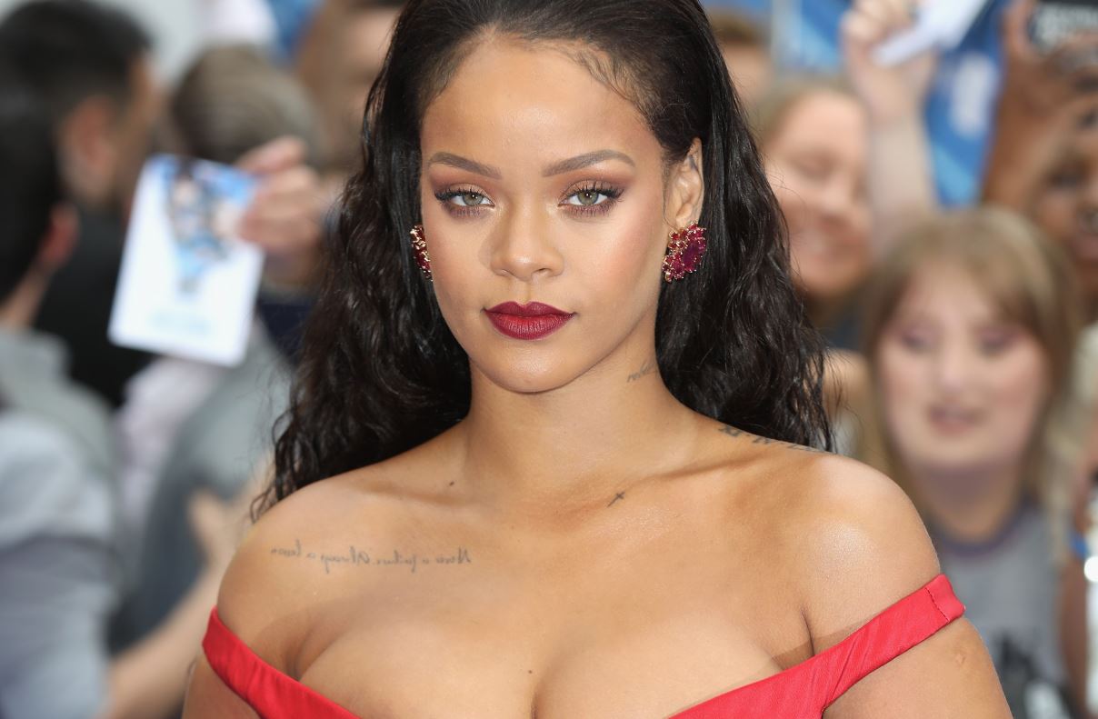 Έχουμε τις πρώτες εικόνες της νέας σειράς #skincare της Rihanna