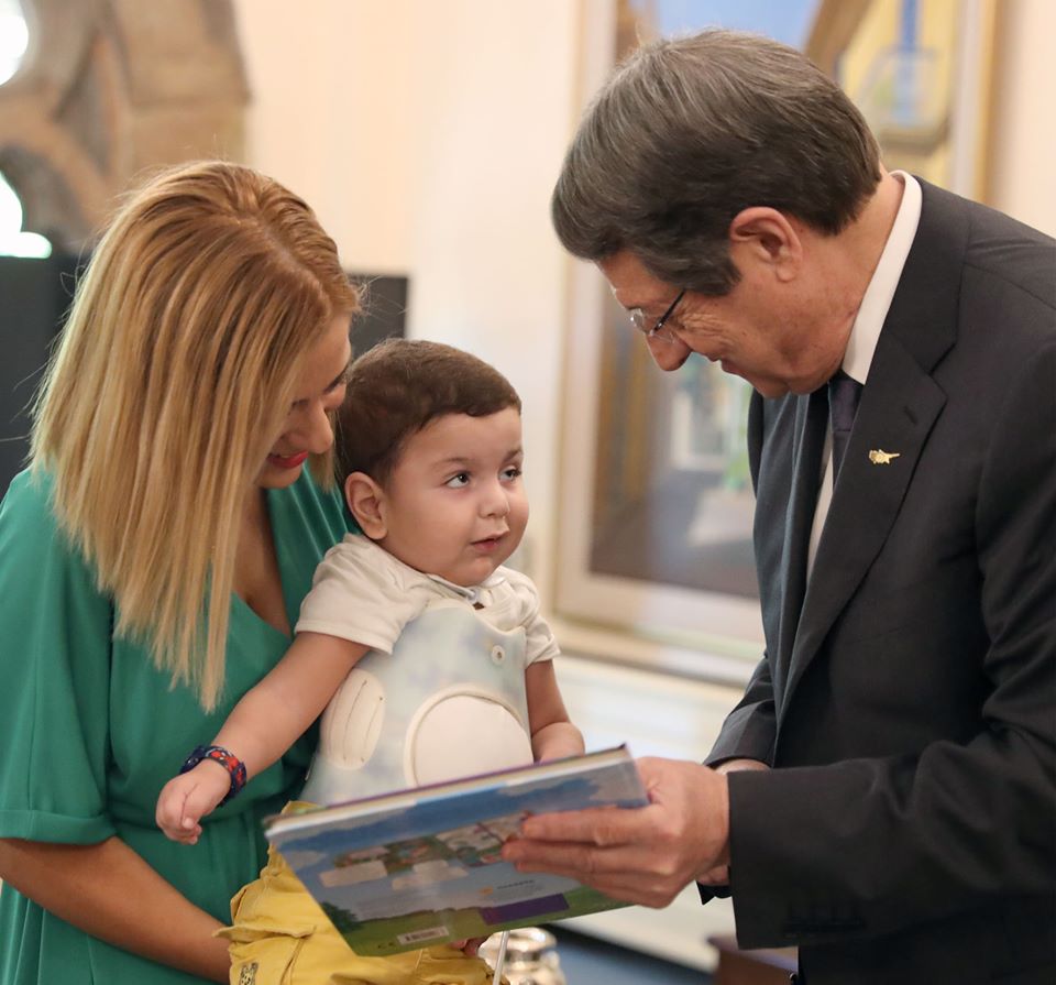 Ο Πρόεδρος της Δημοκρατίας υποδέχθηκε έναν “μικρό ήρωα”