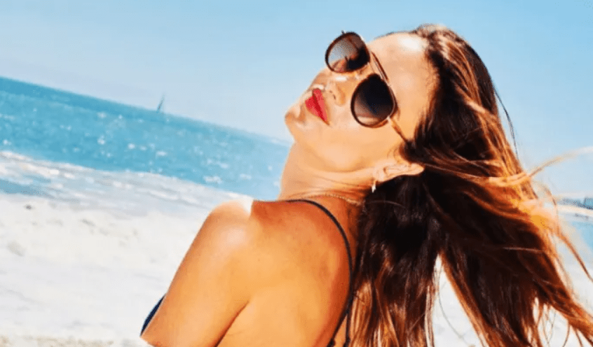Η Alessandra Ambrosio φοράει Tommy Hilfiger