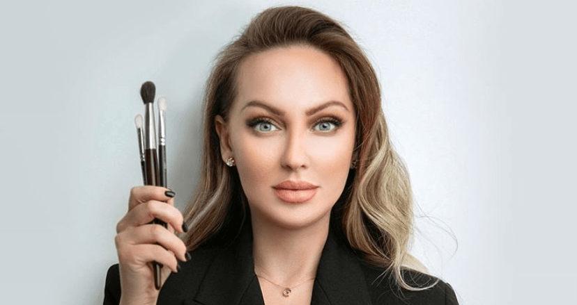 “Ilona’s Beauty Stories”: Τα tips που πρέπει να γνωρίζεις για διάρκεια στο καλοκαιρινό μακιγιάζ