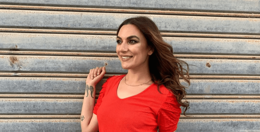 Ιωάννα Λαμπροπούλου: Ποζάρει με τον μέλλοντα σύζυγό της, φορώντας το πουκάμισο του