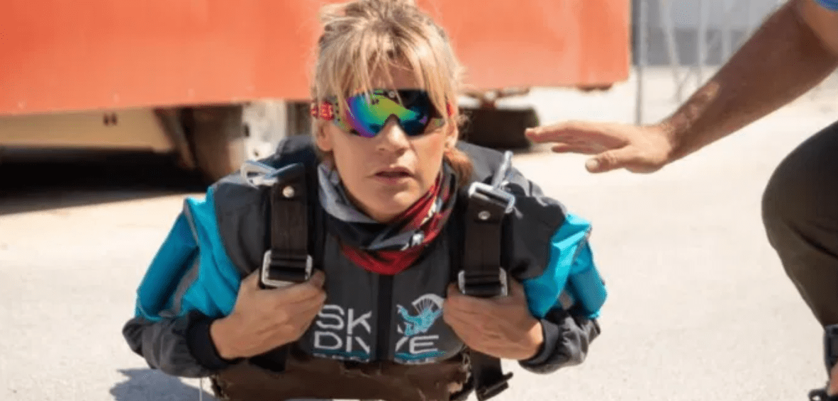 H Σάσα Σταμάτη έκανε ελεύθερη πτώση από τα 12.000 πόδια