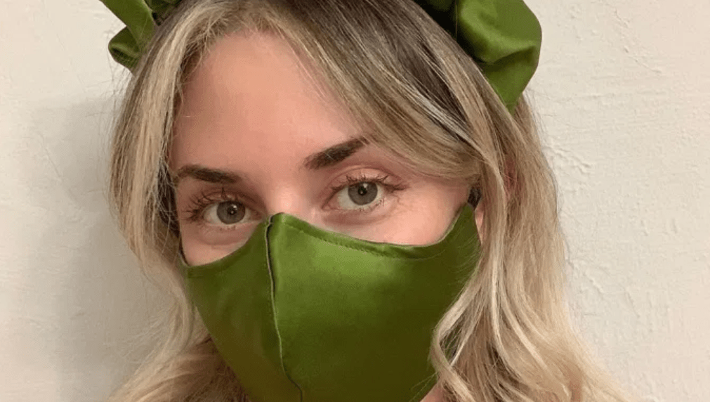Aυτά είναι τα χτενίσματα που μπορούν να συνοδεύσουν τα looks σου με την προστατευτική μάσκα προσώπου