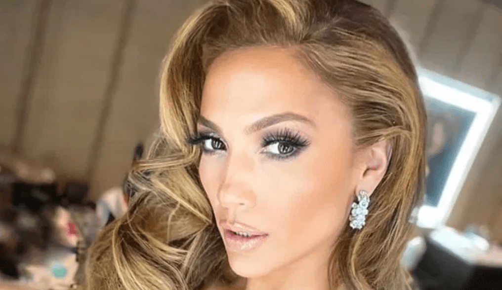 O makeup artist της Jennifer Lopez μας δείχνει τα 3 eye looks που πρωταγωνιστούν φέτος στις τάσεις του μακιγιάζ