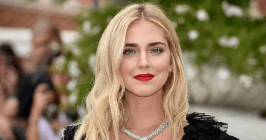 Chiara Ferragni: Δείτε την εντυπωσιακή χριστουγεννιάτικη διακόσμηση στο σπίτι της στο Μιλάνο