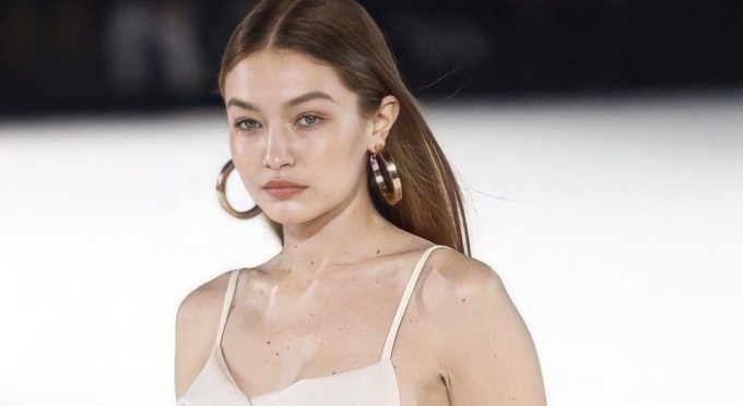 Η Gigi Hadid αποκαλύπτει για πρώτη φορά το όνομα που θα πάει η κορούλα της