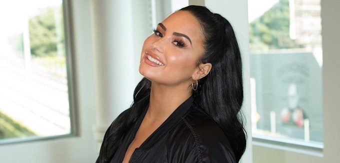 Demi Lovato: Το νέο της μανικιούρ είναι μια ωδή στο body positivity