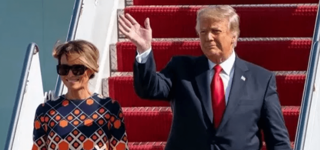 Melania Trump: Με φόρεμα 3.000 ευρώ στη πρώτη της εμφάνιση ως πρώην Πρώτη Κύριά των ΗΠΑ