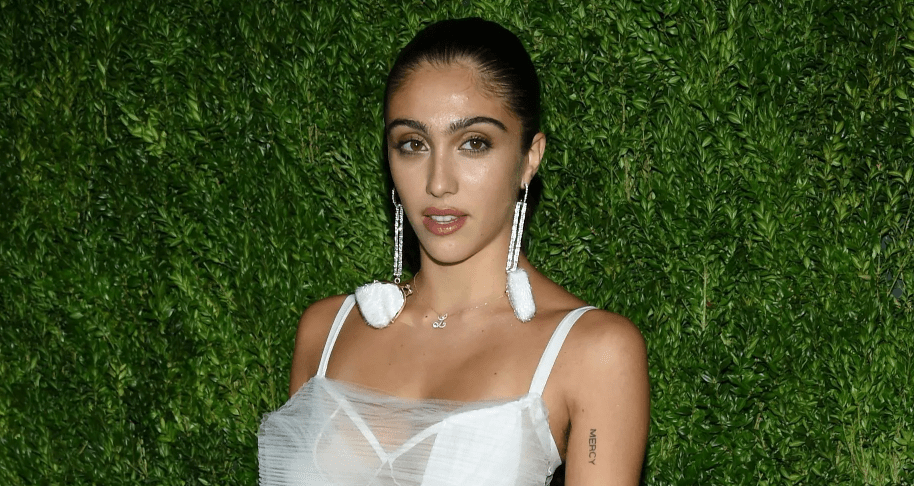 Lourdes Leon:  Το funky jacket που μας κέντρισε το ενδιαφέρον