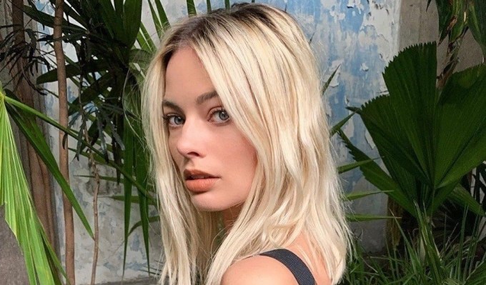 H Margot Robbie δεν είναι πλέον ξανθιά - Η αλλαγή της θα σας αφήσει με το στόμα ανοιχτό!