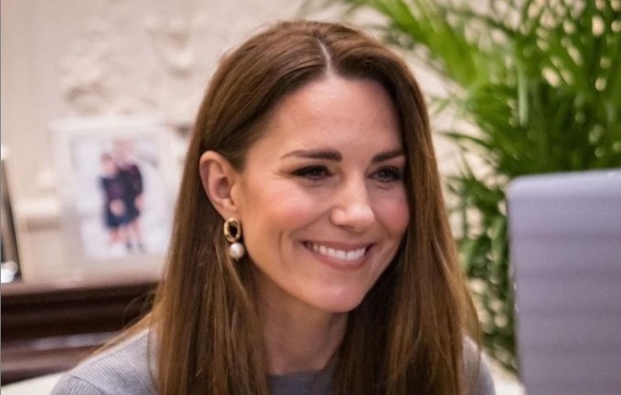 Η Catherine Middleton φόρεσε ξανά το λαμπερό σύνολο της...αλλά σε νέα εκδοχή