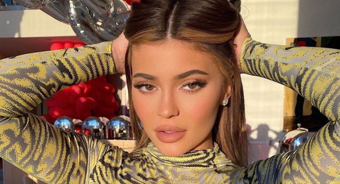 Το εξωφρενικό ποσό που έδωσε η Kylie Jenner για ένα ζευγάρι σανδάλια!