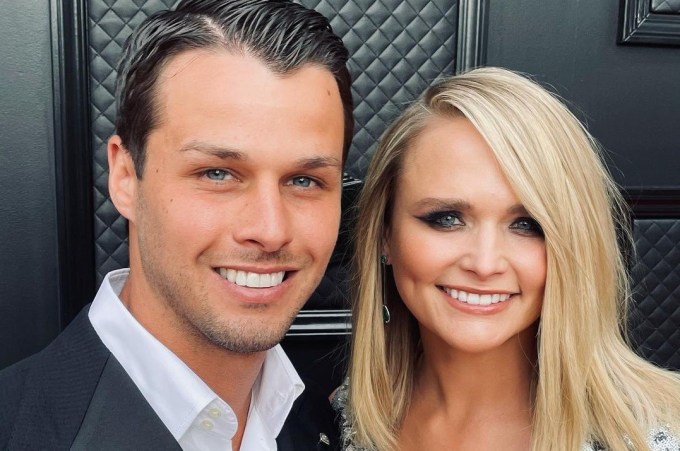 Miranda Lambert: Η σούπερ σταρ της country μουσικής με δημιουργία Celia Kritharioti, στα βραβεία Grammy